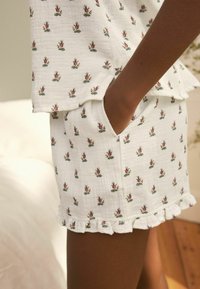 Laura Ashley CRINKLE CAMI AND-REGULAR FIT - Pizsama szett - white aylesmore sprig