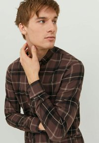 Jack & Jones JJECLASSIC AUTUMN CHECK SHIRT - Skjorta - seal brown