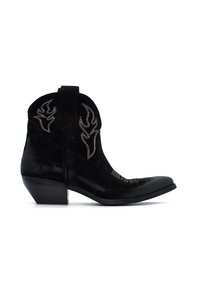 Stivali da cowboy in suede neri con punta affusolata, tacco basso a blocco e cuciture decorative in argento con motivi a fiamma sulla gamba.