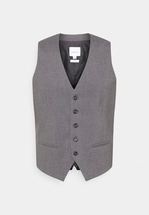 Chaleco gris con escote en V, delantero de seis botones, dos bolsillos laterales y una textura suave. Interior forrado con una etiqueta que muestra el nombre de la marca.