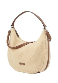 Beżowa torebka z futra sztucznego o zaokrąglonym kształcie, z brązowym skórzanym paskiem i srebrnymi elementami, z małym logo z przodu.