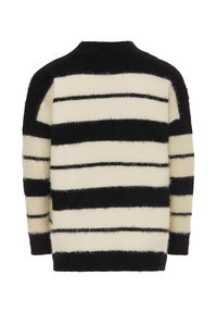 Svart och krämfärgad randig tröja med en fluffig textur, med horisontella ränder och rund halsringning. Bakvy, inga synliga knäppningar.