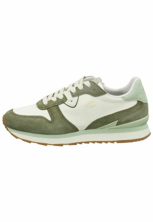 Trainers - white