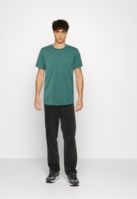 Weekday STANDARD - T-shirt básica - green
