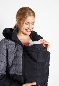 bonprix UMSTANDS BEDRUCKT - Cappotto invernale - schwarz grau