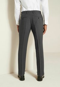 Next REGULAR FIT - Pantalón de traje - charcoal grey
