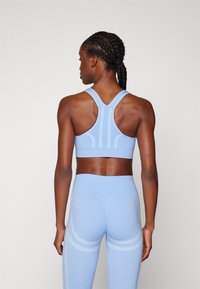 ICANIWILL RUSH SEAMLESS BRA - Sujetadores deportivos con sujeción media - soft blue melange