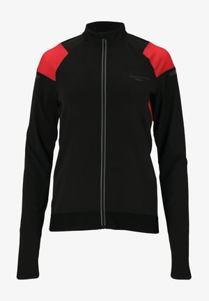 Musta urheilu takki, jossa on punaiset verkkokohdat hartioissa, täysipitkä vetoketju edessä ja heijastavat raidat etuosassa näkyvyyden parantamiseksi.