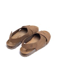 Sandali in pelle scamosciata marrone con schienale aperto, design a cinturini incrociati, soletta testurizzata e suola in gomma con battistrada decorato.