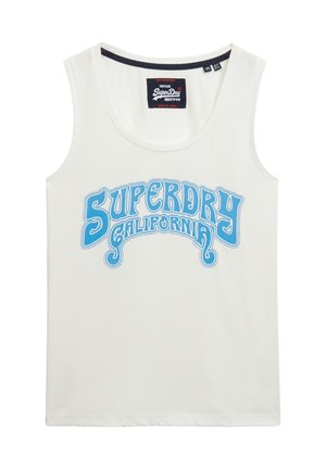 Camiseta sin mangas blanca con una gran impresión gráfica en azul que dice "SUPERDRY CALIFORNIA". Hecha de una tela suave, con un escote redondo y un corte relajado.