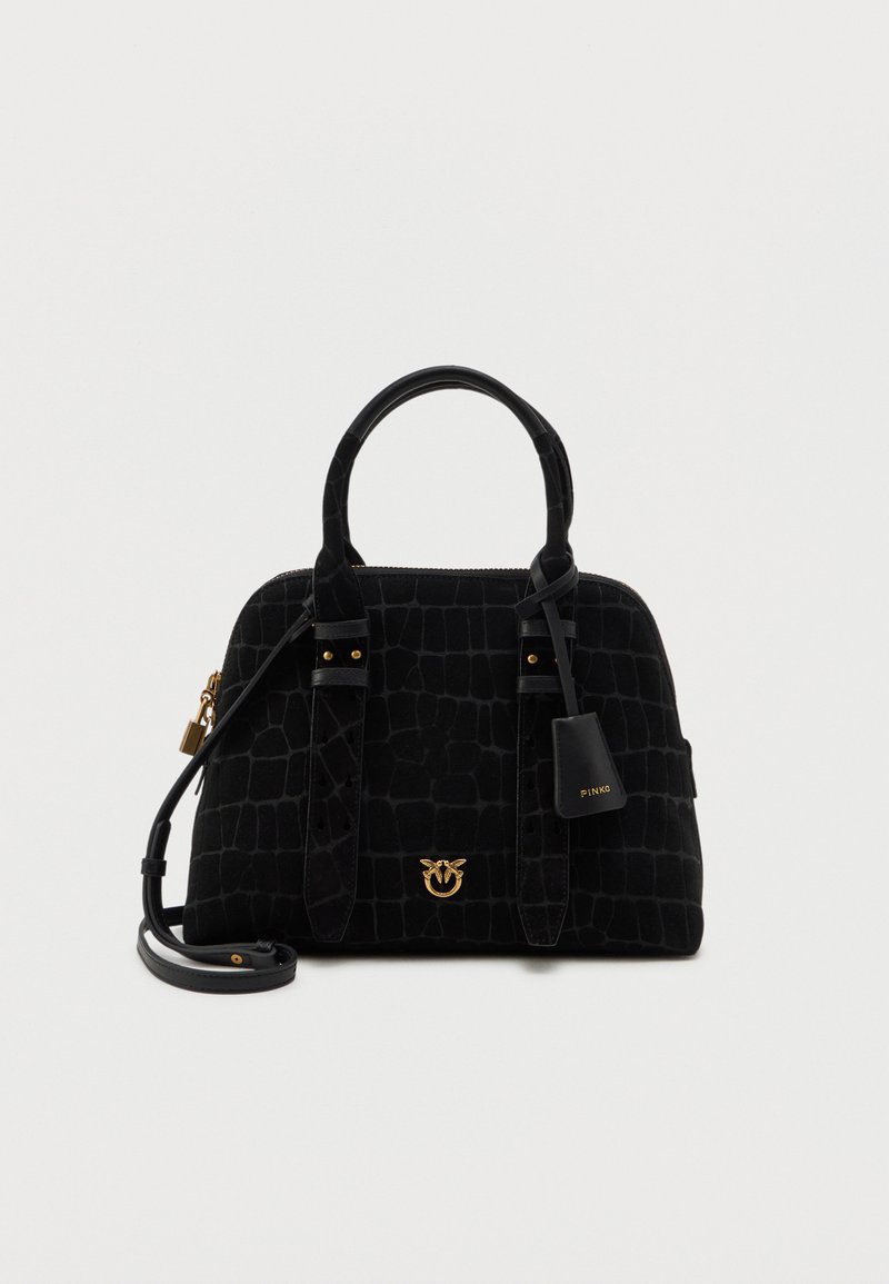 Musta keinonahkaista käsilaukkua krokotiilikuviolla, kultaisilla yksityiskohdilla, kaksinkertaisilla kahvoilla ja irrotettavalla olkahihnalla. Mukana logo-tagi.