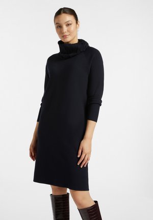 - Sukienka dzianinowa