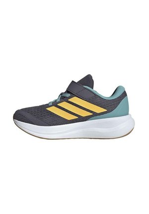 Chaussure de sport gris foncé et bleu sarcelle avec des rayures jaunes, une semelle blanche épaisse et une seule sangle noire en Velcro sur le dessus.