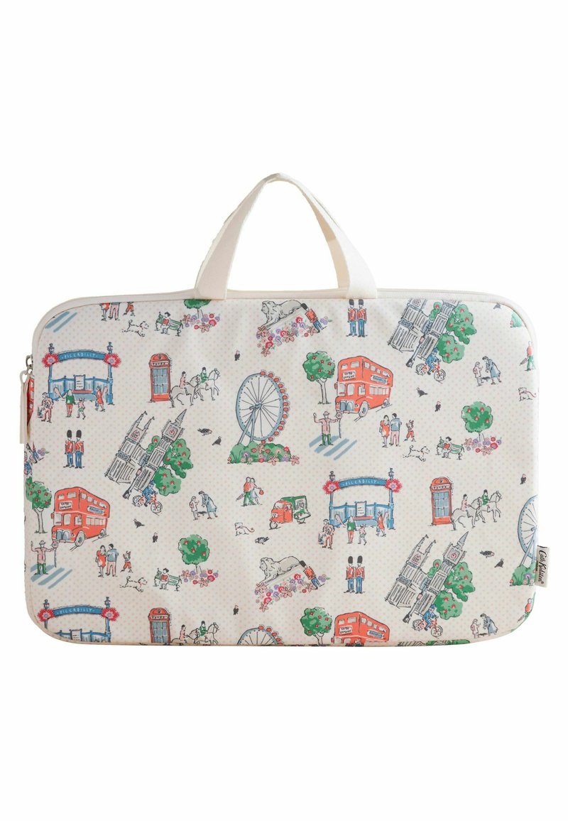 Laptop taske med et cremefarvet stof, der har et farverigt London-tema print, inklusive ikoniske vartegn, træer og figurer, med lynlås og håndtag.