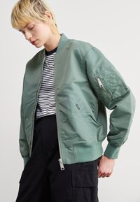 Carhartt WIP OTLEY - Bomberjacks - park