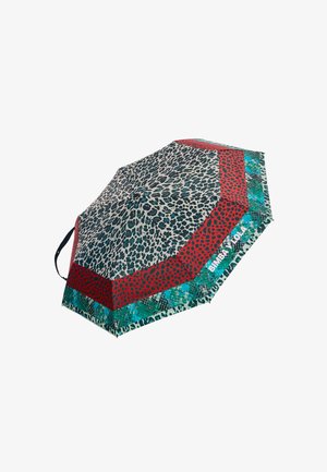 Paraguas compacto con estampados de leopardo y serpiente en negro, rojo, verde azulado y beige, que cuenta con una correa negra para la muñeca y la marca "BIMBA Y LOLA".