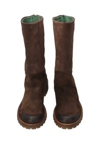 Brązowe zamszowe botki do kolan o teksturowanym wykończeniu, okrągłym nosku i zielonym wnętrzu. Posiadają trwałą gumową podeszwę i zamek błyskawiczny z boku.