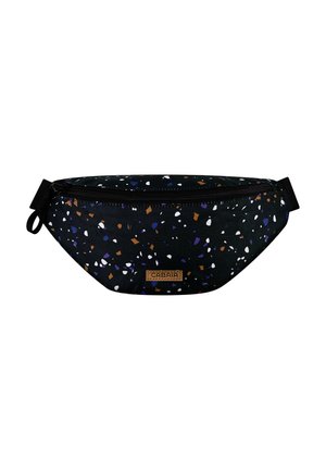 Marsupio in tessuto nero con macchie stampate blu, bianche e marroni, cerniera superiore e etichetta logo marrone sul davanti.