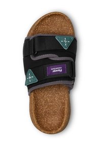 Sandal nero con soletta in sughero, doppie cinghie regolabili, accenti turchesi e etichetta viola. Caratteristiche di dettagli cuciti e forma della punta arrotondata.