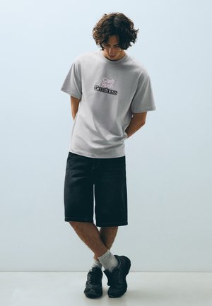 Bershka, BOXY-FIT PRINTED - T-SHIRT - T-shirt print - grey