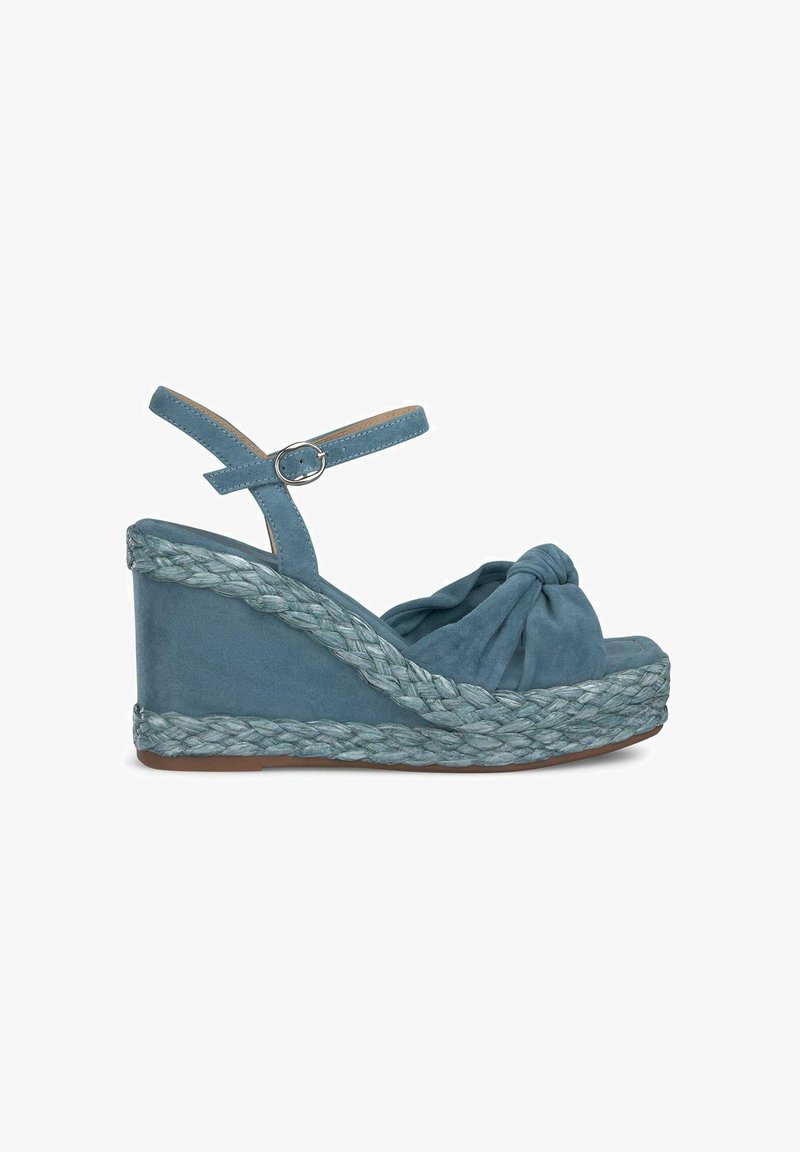 Blaue Wildleder-Wedgesandale mit geflochtenem Seil-Detail. Verfügt über ein Knotendesign an der Vorderseite und einen verstellbaren Knöchelriemen für einen sicheren Sitz.