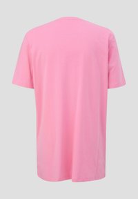 Roze katoenen t-shirt met korte mouwen, ronde halslijn en een relaxte pasvorm. Soepele textuur, geen patronen of accenten zichtbaar.