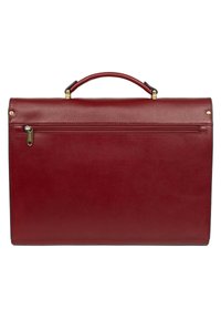 Rode leren aktetas met een textuur, bovenhandgreep en een voorzak met rits. Voorzien van messing hardware en een schone, gestructureerde vormgeving.