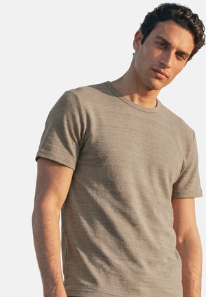 Street One MEN, CREW NECK T-SHIRT IN A SPACE-DYE LOOK - T-Shirt basic - antique beige