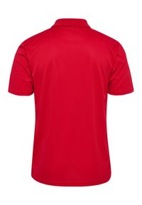 Rode poloshirt met een klassiek ontwerp, voorzien van een kraag en korte mouwen. Gemaakt van zachte, ademende stof zonder zichtbare patronen.