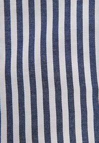 Touché Privé RUFFLE DETAIL - Užsagstoma palaidinė - navy blue