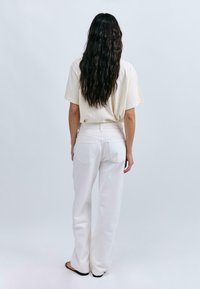 OH APRIL JOSIE - Trükipildiga T-särk - offwhite