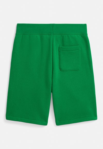 Zielone bawełniane szorty z elastycznym paskiem w talii, pojedynczą tylną kieszenią i szczegółami przeszyć na hemie dla zwiększenia trwałości.