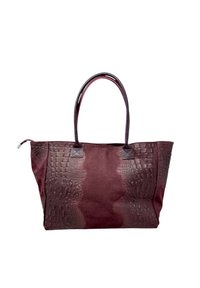 Vínově červená taška na rameno s detaily z umělé krokodýlí kůže, hladkými koženými uchy, obdélníkovým tvarem a prostorným interiérem. Horní zapínání na zip.