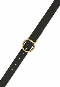 Czarny skórzany pasek o fakturowanym wykończeniu, z złotą okrągłą klamrą i wieloma otworami do regulacji.