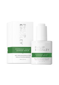 Witte fles met een pompdosy en een groen label. Vergezeld van een witte doos met een groen accent, beide gelabeld "Overnight Scalp Barrier Serum."
