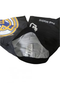 Czarne szorty z siateczkowym podszewką, z żółtym i niebieskim logo po jednej stronie oraz elastycznym paskiem na sznurku do regulacji.