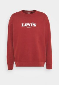 Felpa rossa con scollo tondo e maniche lunghe. Presenta un logo Levi's bianco sul davanti. Il tessuto è morbido con una texture liscia.