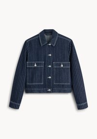 Jeansowa kurtka w ciemnoniebieskim kolorze z pionowymi białymi paskami. Posiada kołnierzyk, dwie przednie kieszenie i zapięcie na metalowe guziki. Szczegóły przeszycia w całej kurtce.