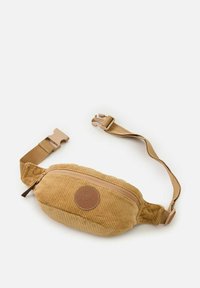 Hellbraune Korduroy-Taillentasche mit Reißverschluss, verstellbarem Riemen und einem runden Leder-Patch-Logo an der Vorderseite.