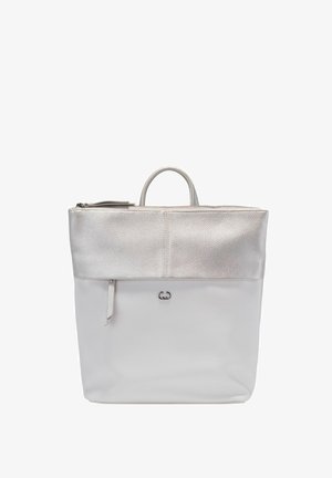Borsa tote in pelle con una sezione superiore lucida argentata e una sezione inferiore bianca con texture. Presenta un manico superiore e una chiusura con zip.