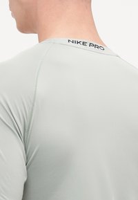 Nike Performance T-shirt de sport - jade horizon/black