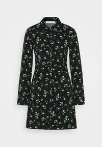 Czarna sukienka z długimi rękawami, z kwiatowym wzorem w kolorze zielonym. Zapinana na guziki z przodu, dopasowana w talii, wykonana z lekkiego materiału.