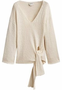 Pull en tricot couleur crème, avec un col en V, des manches longues et une ceinture nouée à la taille. Tissu texturé avec une coupe ample.