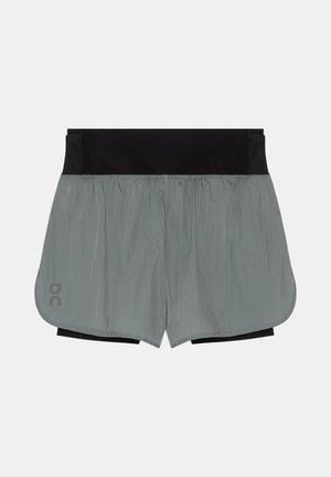 Sive lahke tekaške kratke hlače z notranjo črno kompresijsko plastjo in elastičnim pasom, na levi strani pa majhen logotip blagovne znamke.