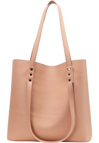 Béžová kožená taška přes rameno s prodlouženými, plochými popruhy, otevřeným vrškem a třemi černými hřebíky na každé straně, s hladkým, strukturovaným povrchem.