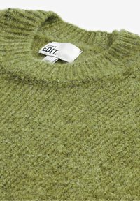 Zielony dzianinowy sweter o teksturowanym, puszystym wykończeniu i okrągłym dekolcie. Zawiera metkę z napisem "next EDIT".