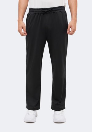 Pier One Sport by Zalando, ESSENTIAL TRAINING STRAIGHT LEG POLY TRICOT  TROUSERS - Долнище на анцуг - black