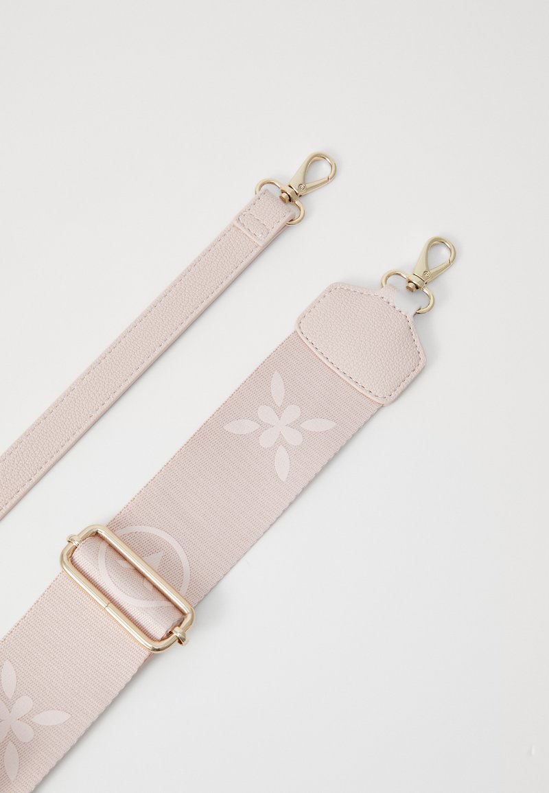 Verstellbarer Taschenriemen in Hellpink, gefertigt aus Stoff und Leder, mit goldener Hardware, Blumenmustern und einem rechteckigen Schnallen-Detail.