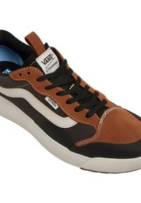 Meeste Vans Ultramarange jooksujalatsid on varustatud pruuni nahaga ja musta võrguga pealsega, valgete külgtriipude, mustade paelte ja valge tekstuuriga tallaga.