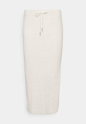 Saia midi de malha na cor creme, com textura canelada, cintura elástica com cordão e silhueta reta.